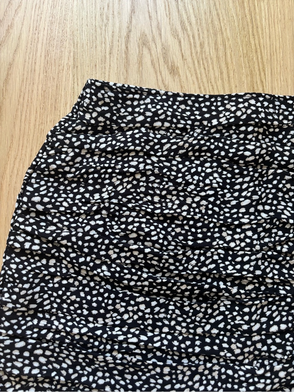 A&F Ruched Mini Skirt - Picture 4 of 8